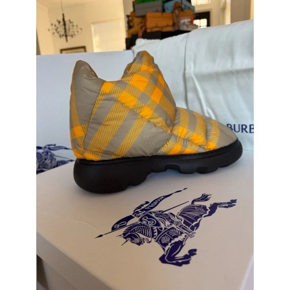 Burberry MEN'S Hunter Check Drawstring Pillow Padded Snow Boots, Sz 41‎